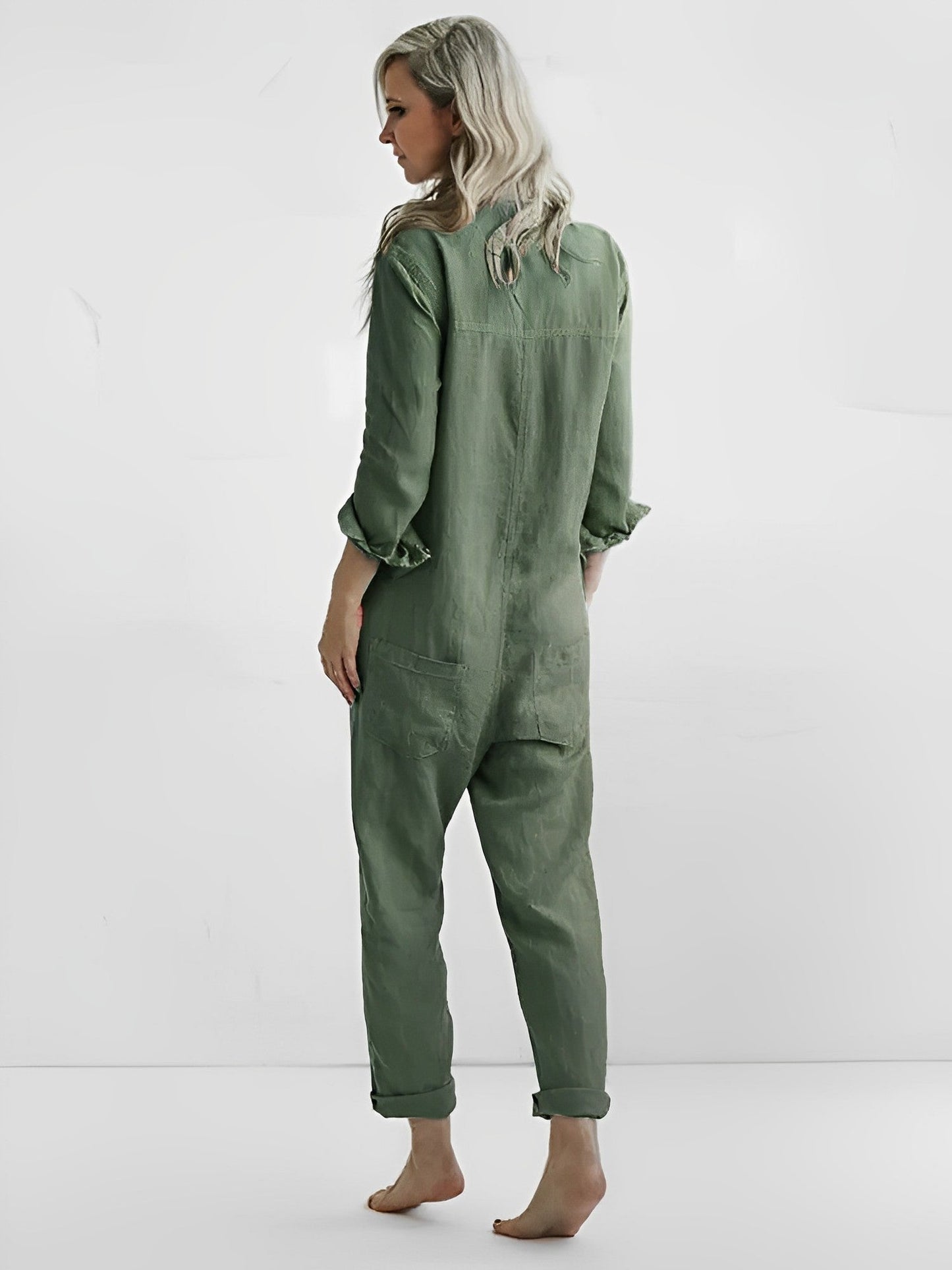 EMELIA – Mono verde estilizado para mujer con diseño sofisticado