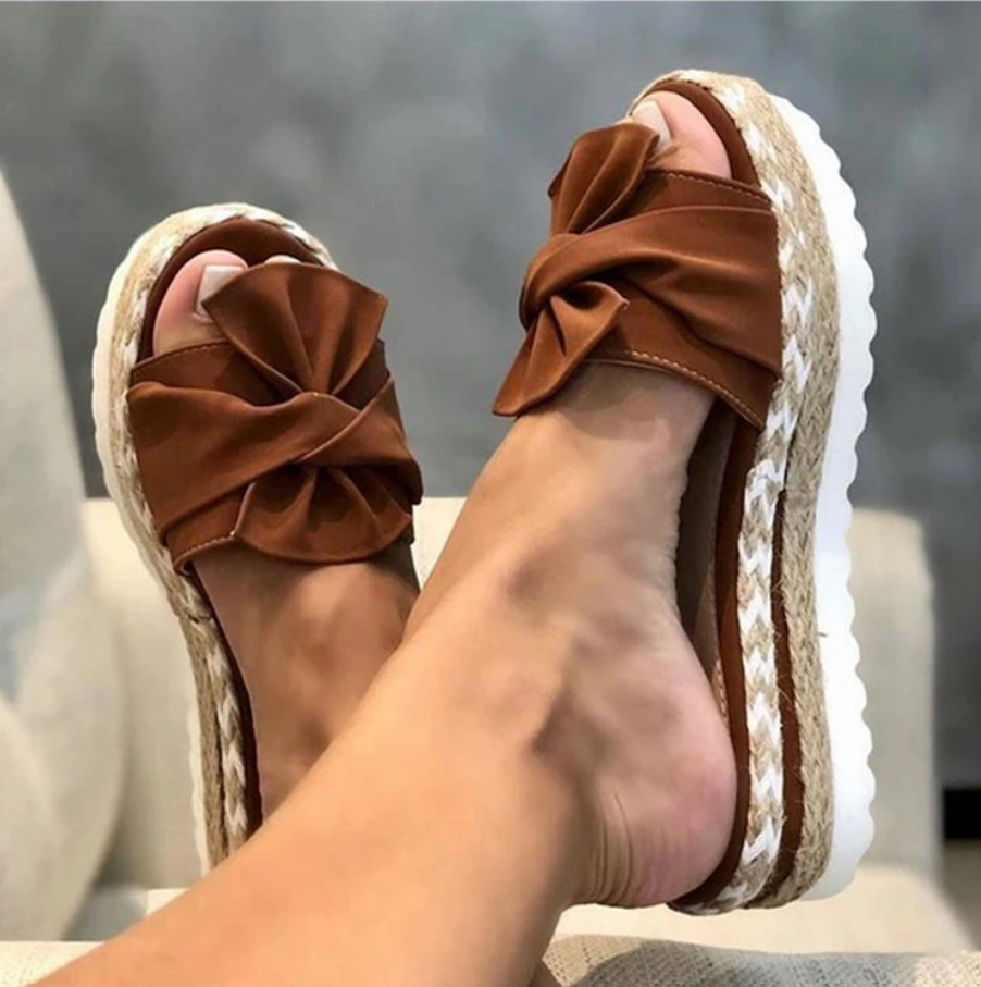 Sandalias ortopédicas de mujer con lazo decorativo y plantilla anatómica – NERINA