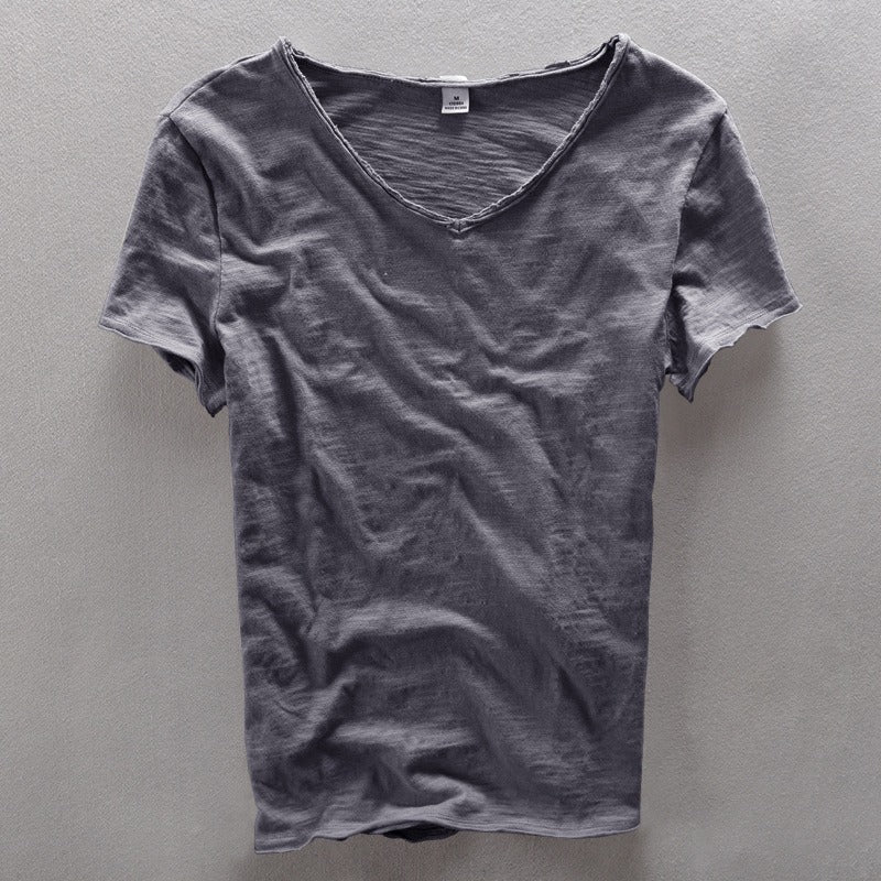 Camiseta de hombre con escote en V y acabado desenfadado – LEONVÍN