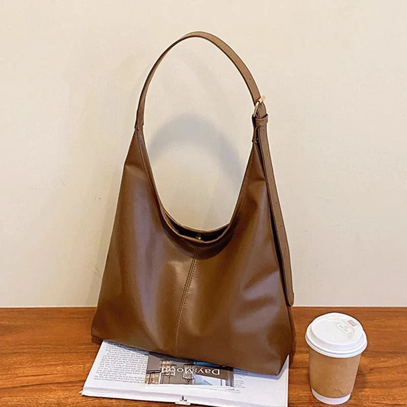 Bolso de hombro para mujer con diseño atemporal y amplio interior – LEYNA