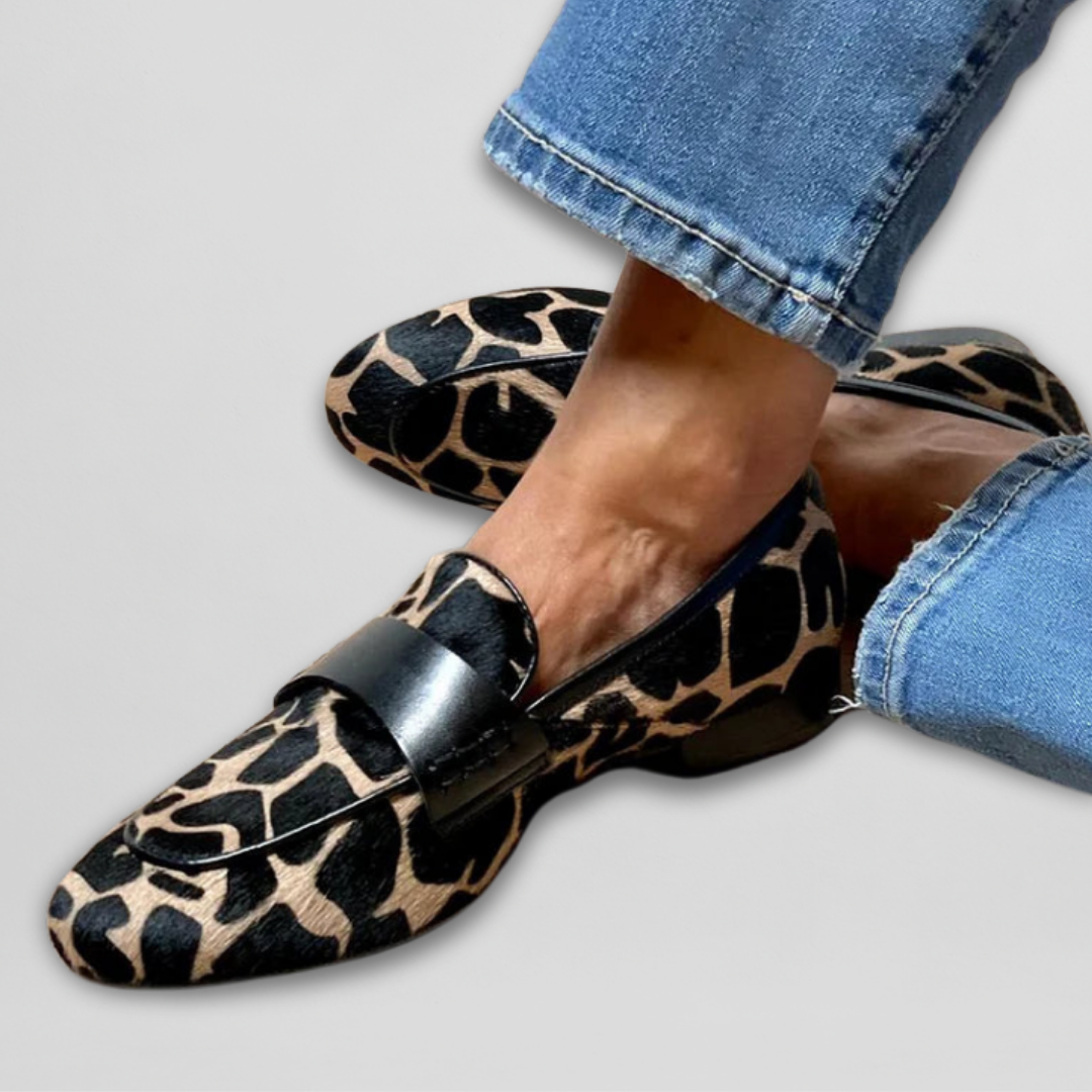 Mocasines de mujer con relieve gráfico y detalle de banda – IVETA