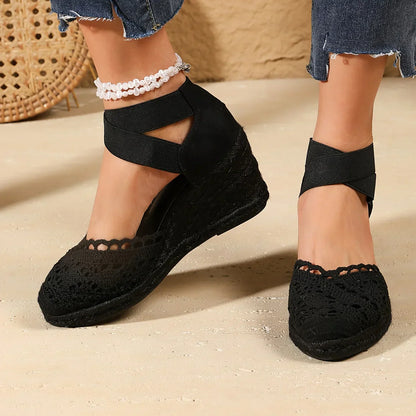 Verena – Zapatos de cuña para mujer con detalle de crochet y tira elástica en el tobillo
