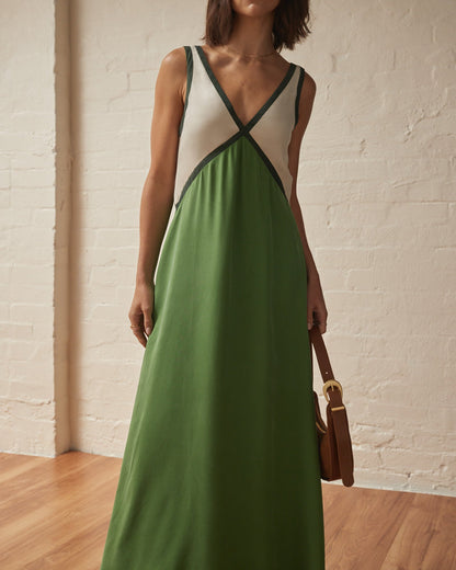 Vestido largo con escote en V y corte fluido – Lirenza