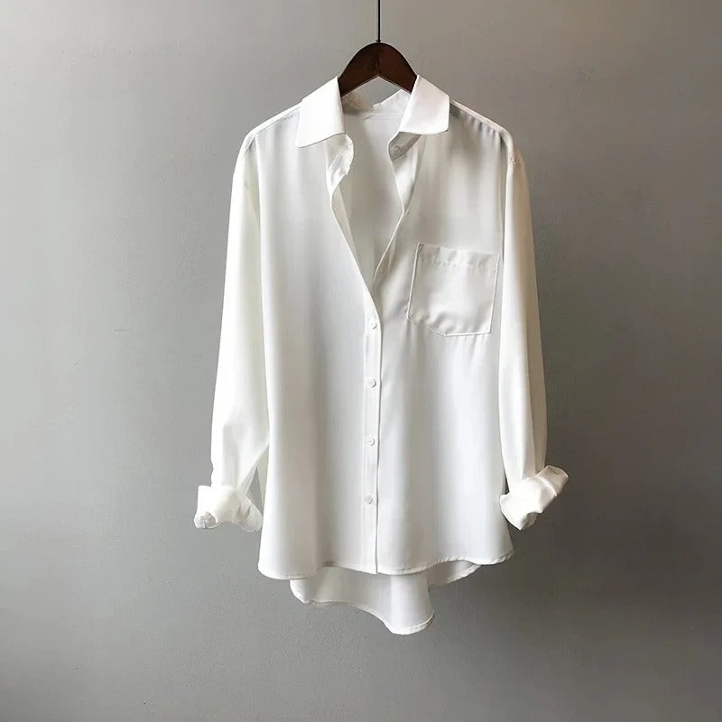 Blusa de satén sedoso con corte clásico y estilo refinado – DALIA