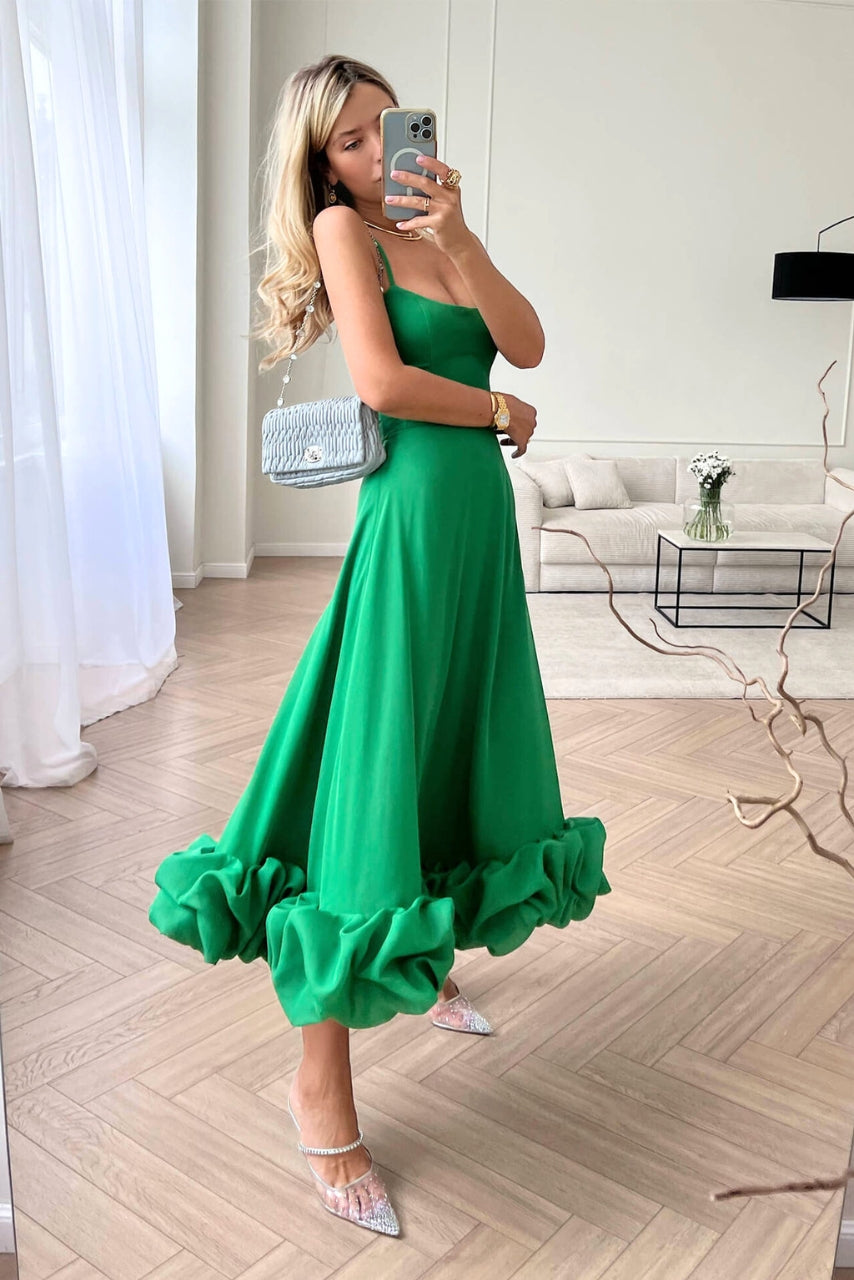 Vestido largo con volantes y escote en V – Alvéria