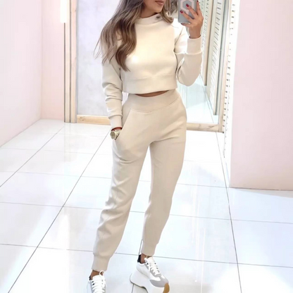 Conjunto athleisure de dos piezas con top corto y pantalón cómodo – LÉNA ActiveEase