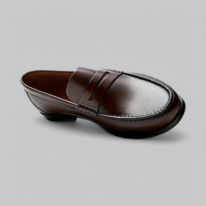 Mocasines clásicos de hombre con líneas depuradas y acabado elegante – ALVÉRON