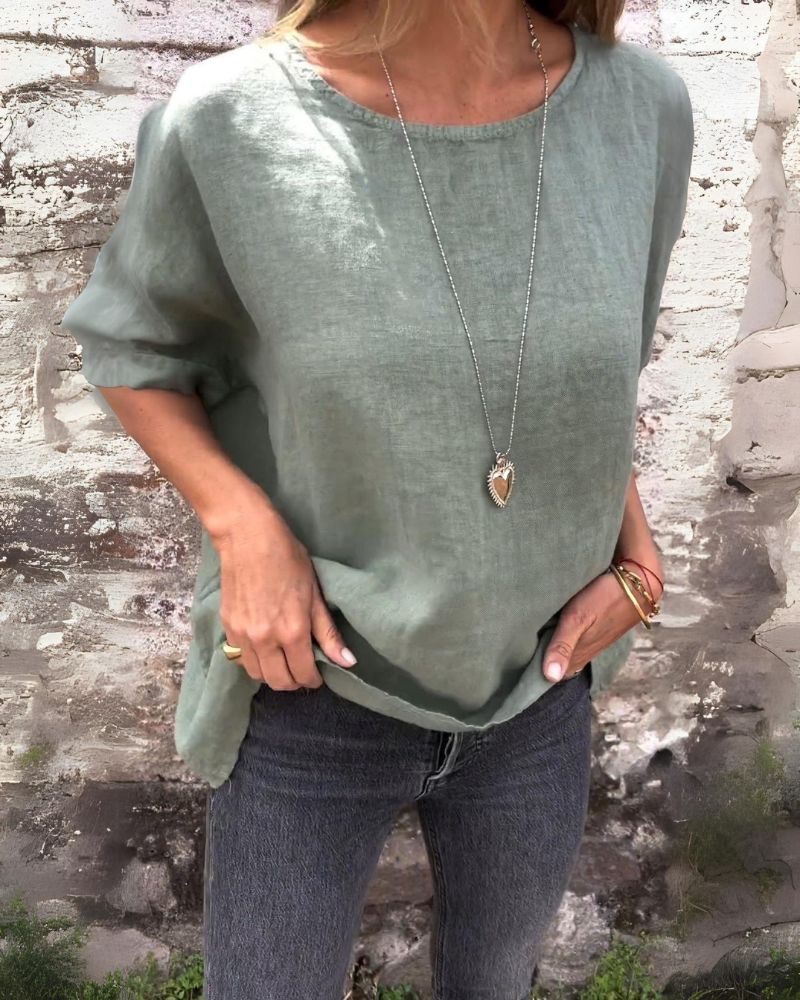 Camiseta básica de mujer con cuello redondo y mangas dobladas – ELIANA