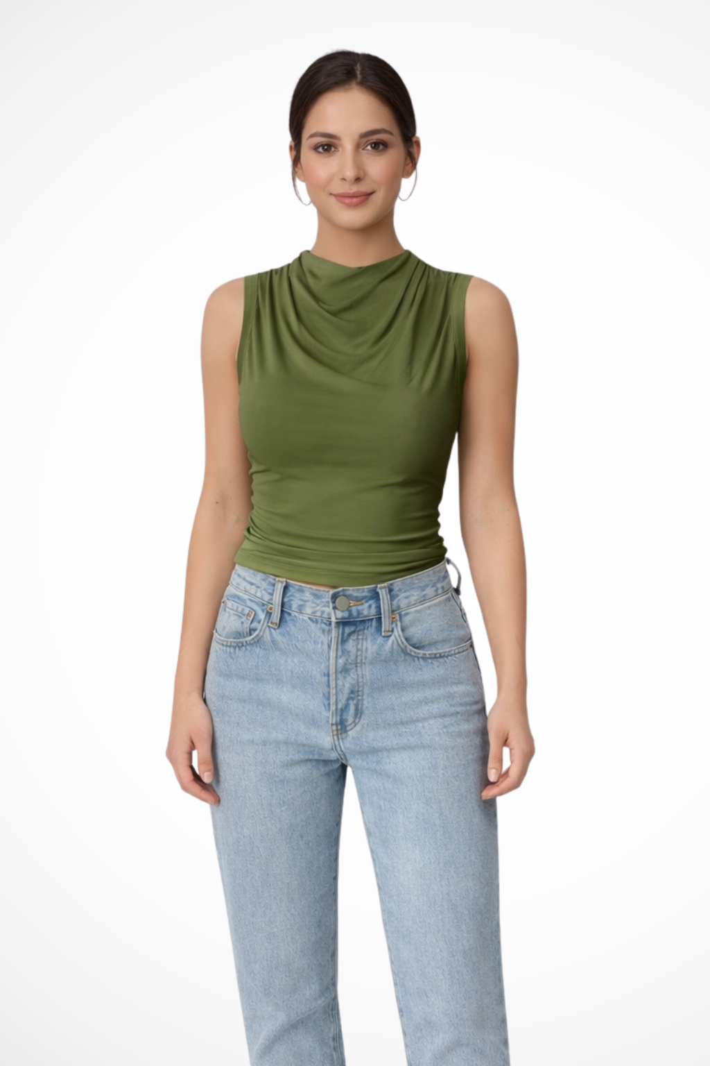 ELARA – Top sin mangas con cuello drapeado y peplum elegante