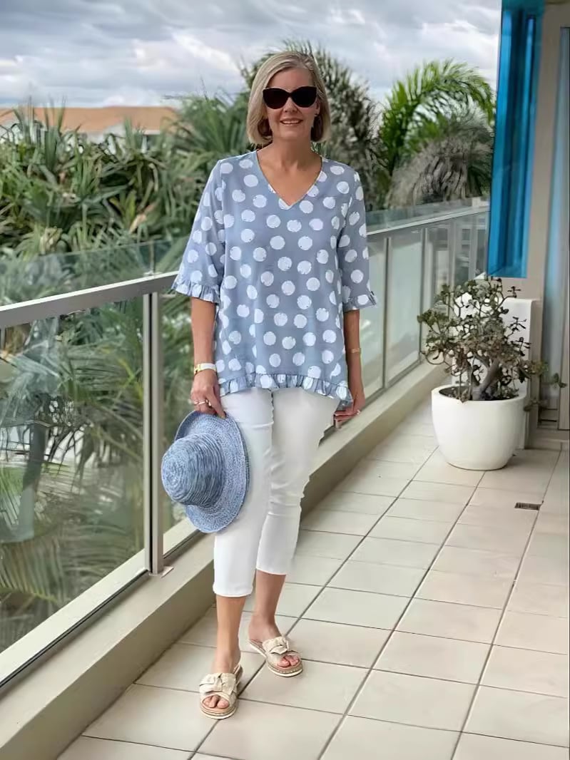 Blusa estampada con escote en V y caída fluida – ELIA