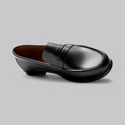 Mocasines clásicos de hombre con líneas depuradas y acabado elegante – ALVÉRON