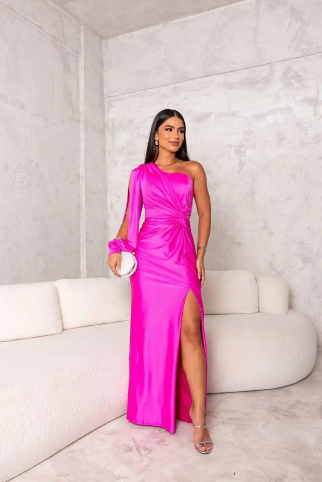 LUCINDA – Vestido maxi satinado de un hombro con drapeado elegante