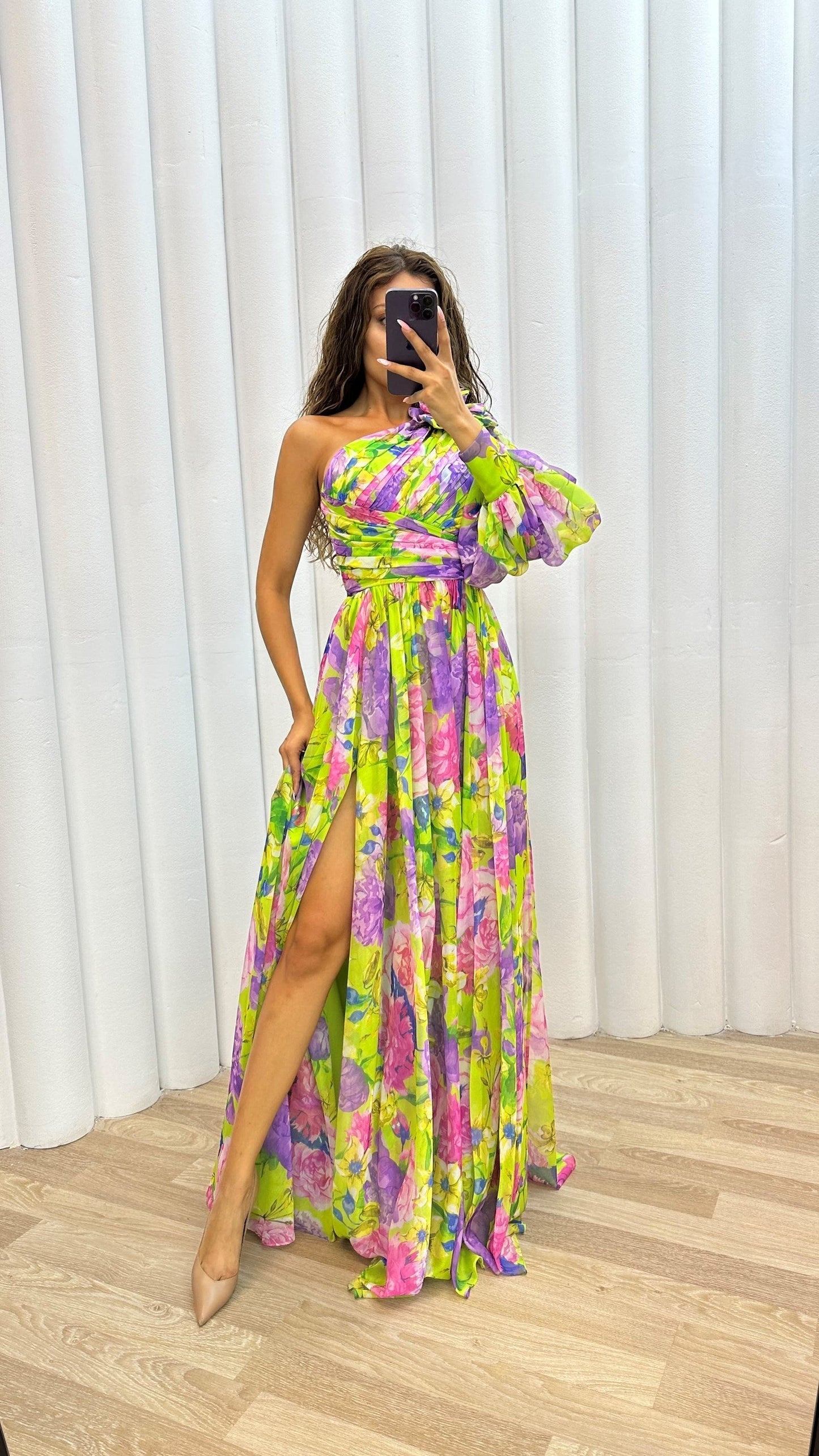 Florencia – Vestido maxi de verano con un hombro descubierto y estampado floral para mujer