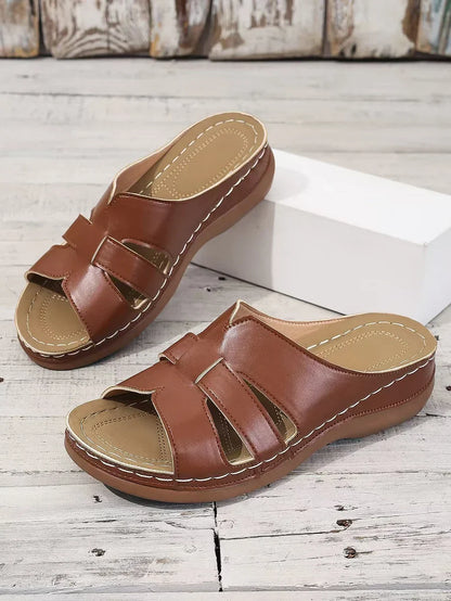 Sandalias planas con tira recortada y diseño cómodo para mujer – AUREA