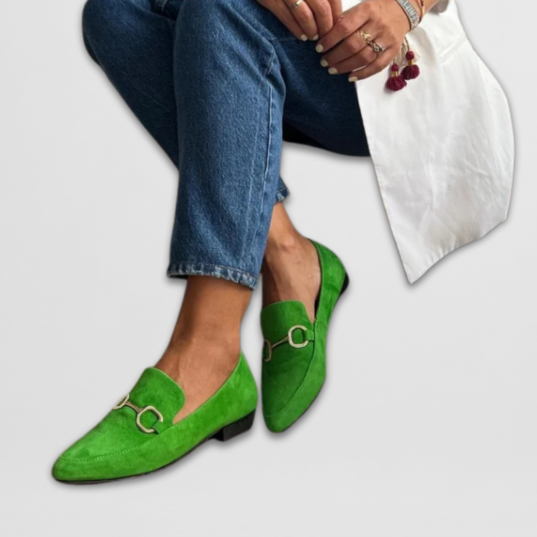 Mocasines de mujer con tacón bajo y detalle metálico – HELMI