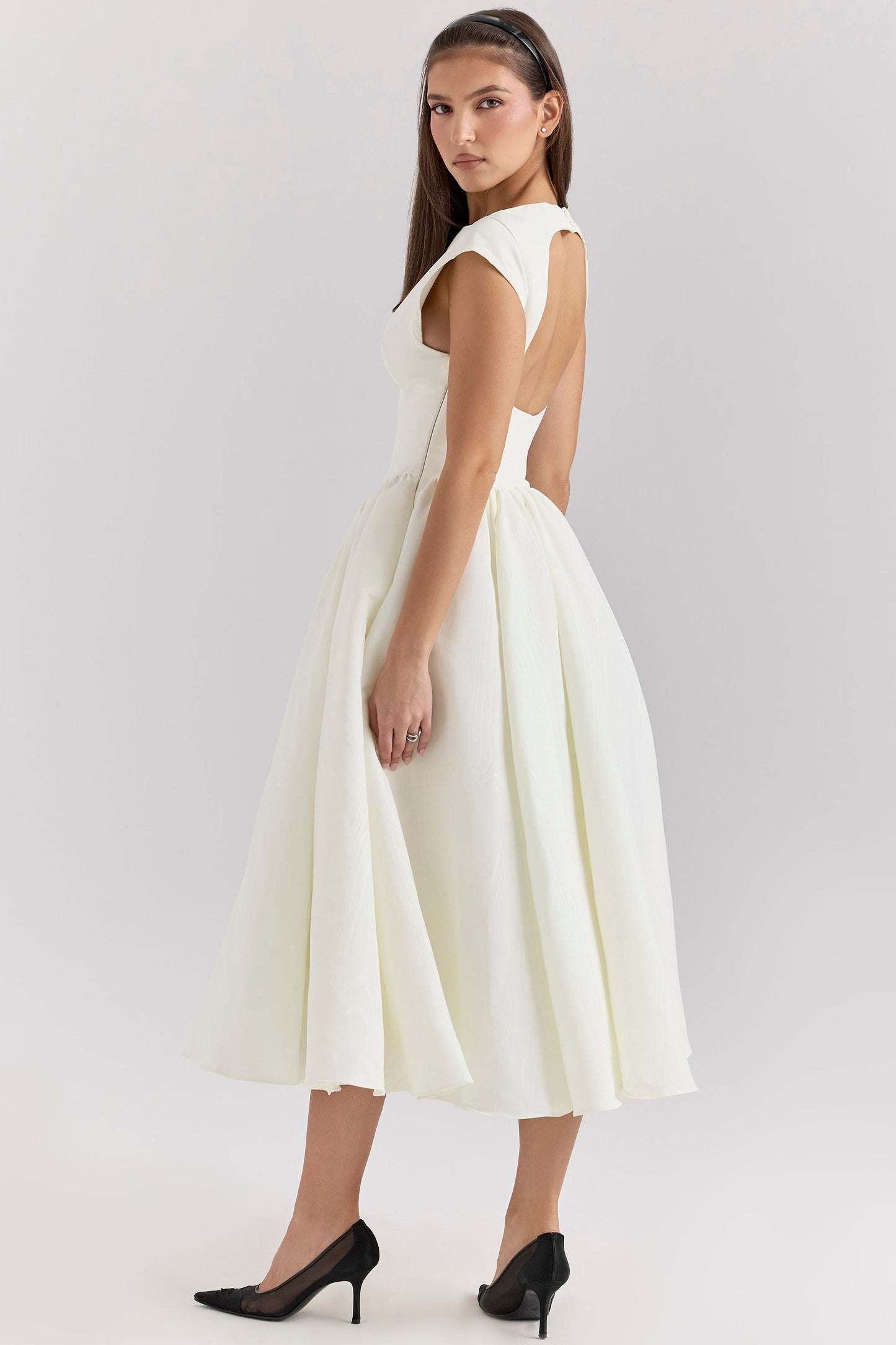 Elara – Vestido midi sin mangas con espalda descubierta y corte en línea A para mujer