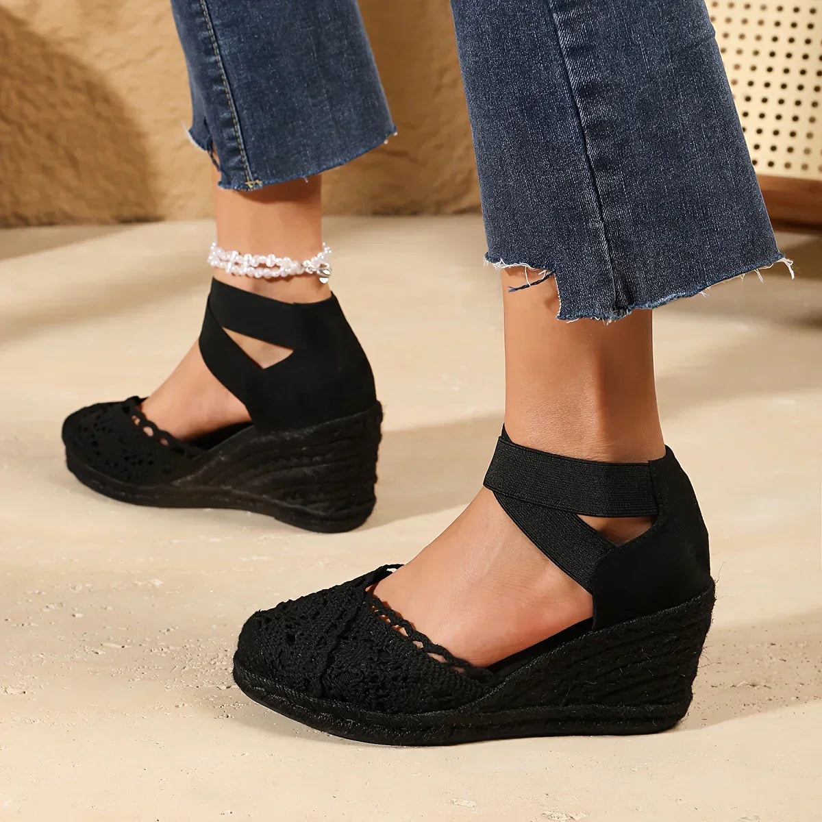 Verena – Zapatos de cuña para mujer con detalle de crochet y tira elástica en el tobillo