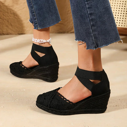 Verena – Zapatos de cuña para mujer con detalle de crochet y tira elástica en el tobillo