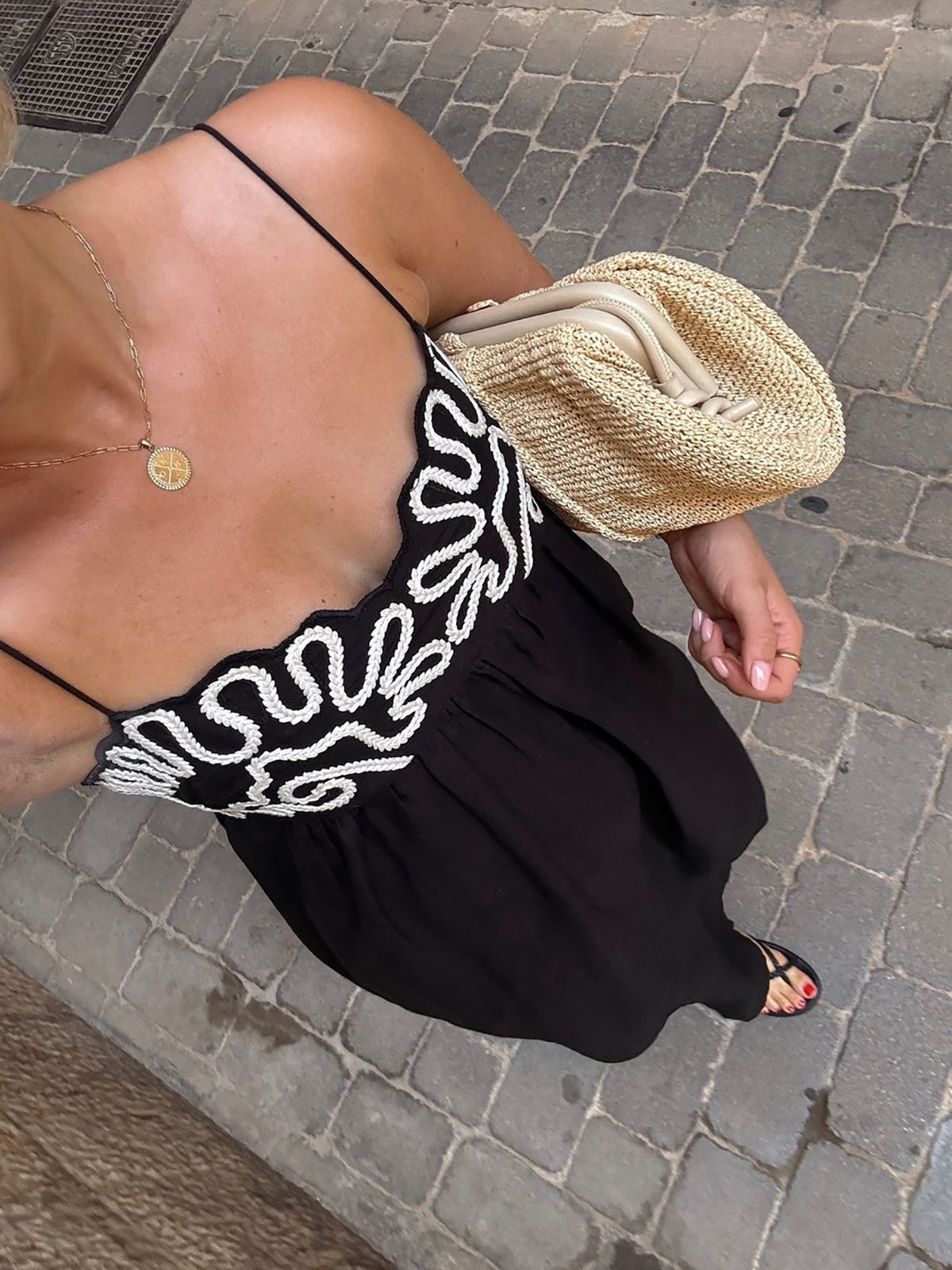 Valentina – Vestido largo con tirantes finos bordado para mujer