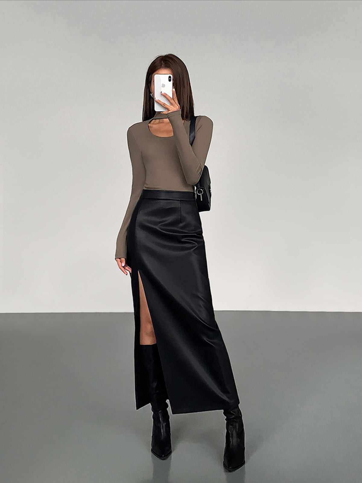 Aurora – Falda midi de cuero sintético con abertura lateral para mujer