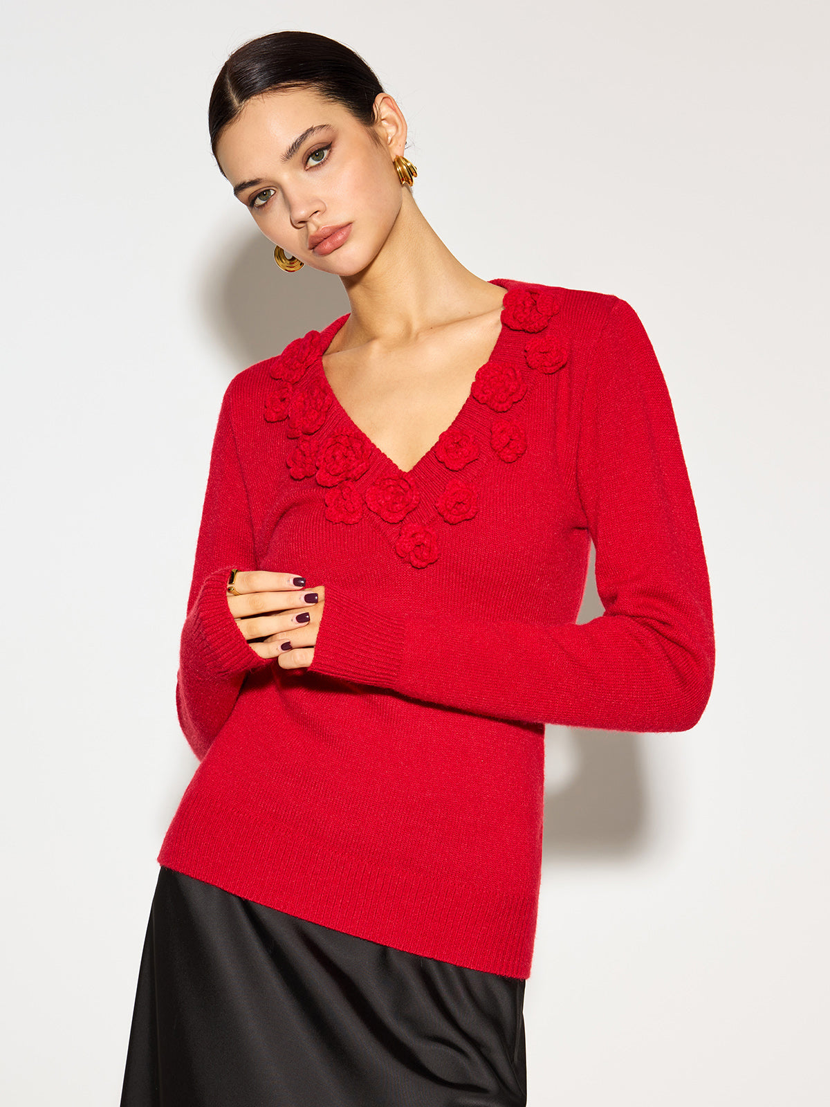 Florencia – Top de punto ceñido con escote en V y flores 3D para mujer