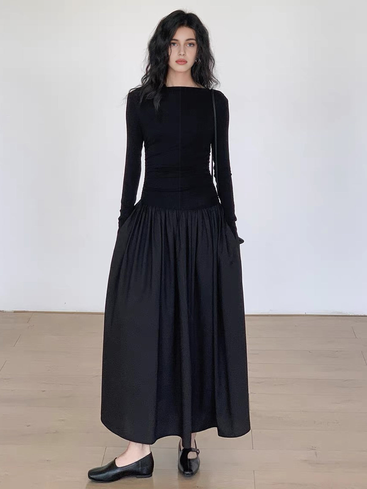 Valentina – Vestido midi de punto con paneles plisados para mujer