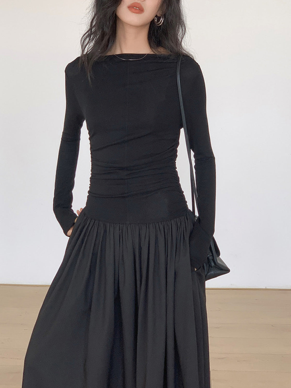 Valentina – Vestido midi de punto con paneles plisados para mujer