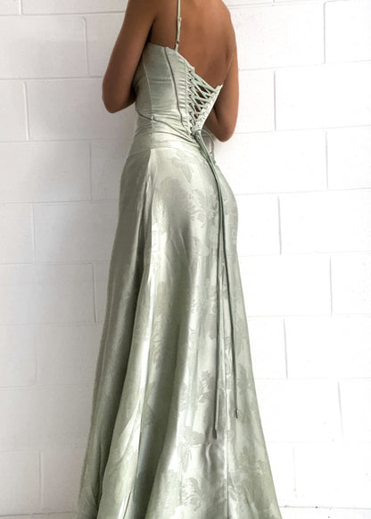 AMARANTE – Vestido maxi satinado de tirantes finos con corte en A