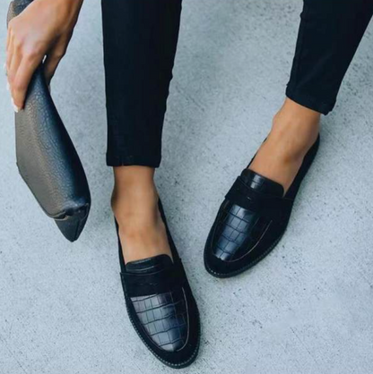Mocasines de mujer con estampado de cocodrilo y textura sofisticada – ELARA