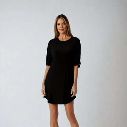 Vestido corto oversize con caída ligera y estilo relajado – NAYLA