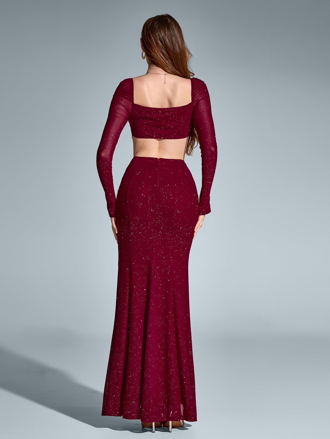 Luz de Gala – Vestido largo con brillo, espalda descubierta y apertura alta para mujer