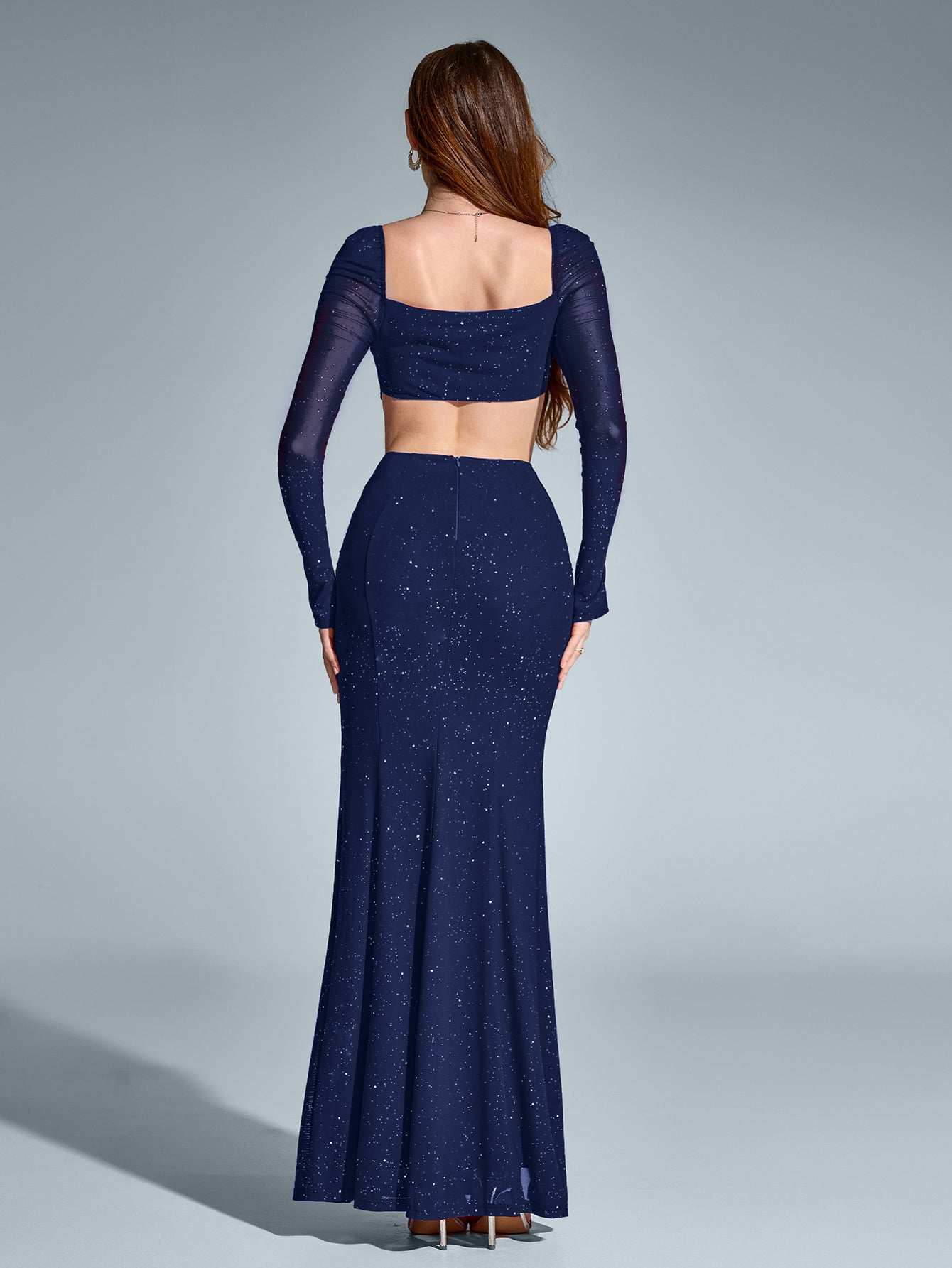 Luz de Gala – Vestido largo con brillo, espalda descubierta y apertura alta para mujer
