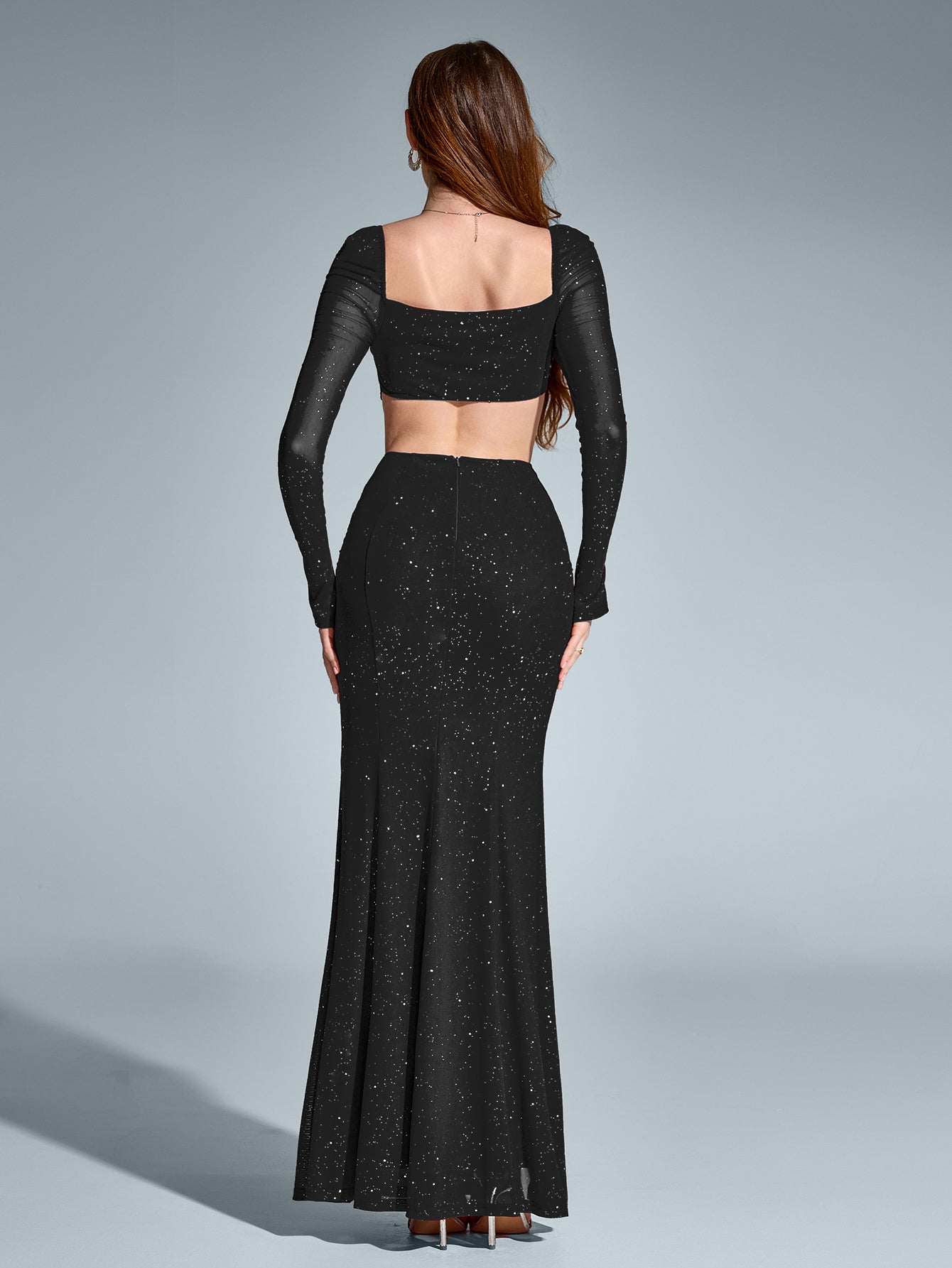 Luz de Gala – Vestido largo con brillo, espalda descubierta y apertura alta para mujer