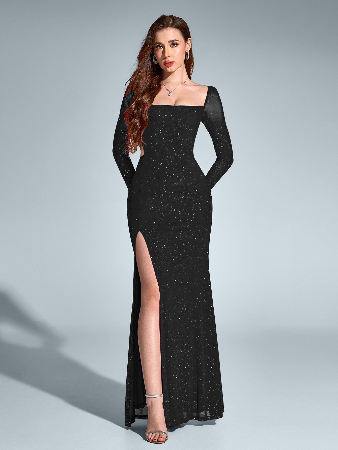 Luz de Gala – Vestido largo con brillo, espalda descubierta y apertura alta para mujer