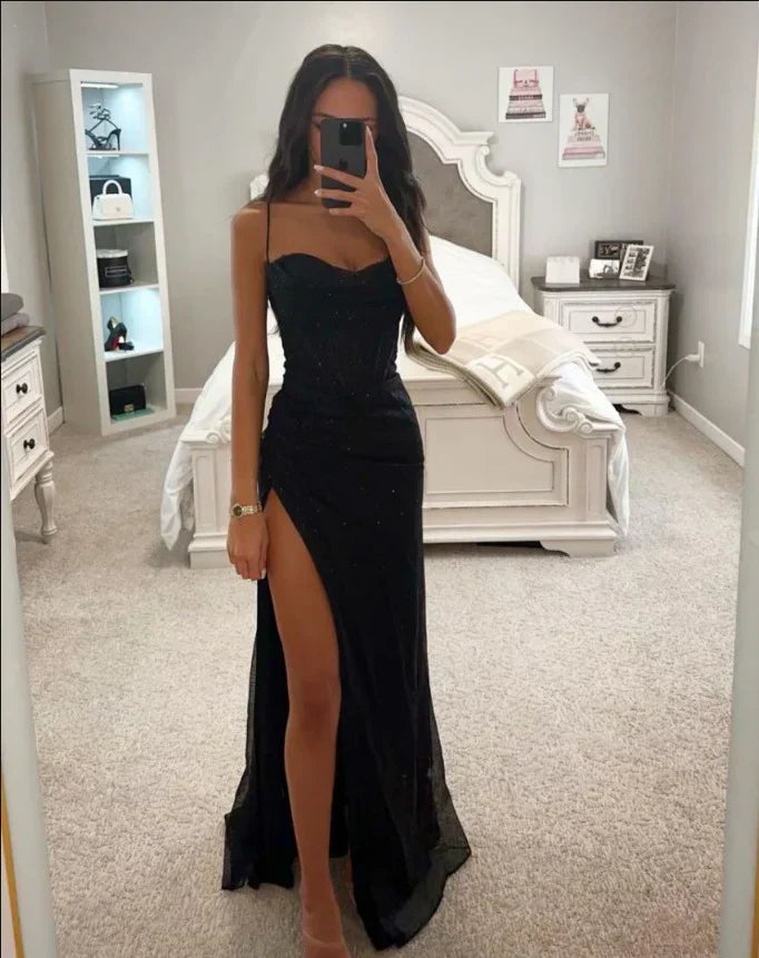 Vestido de noche con abertura lateral y escote corazón – SABRYNA