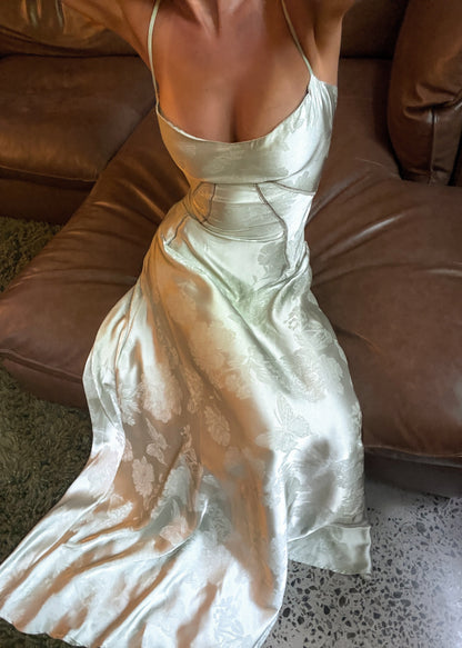 AMARANTE – Vestido maxi satinado de tirantes finos con corte en A