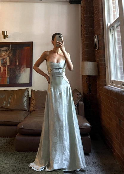 AMARANTE – Vestido maxi satinado de tirantes finos con corte en A