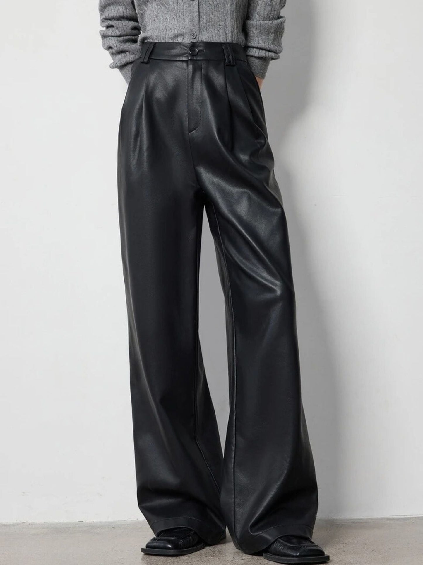 Pantalón de mujer de talle alto con pierna ancha y pliegue marcado – ANTIA