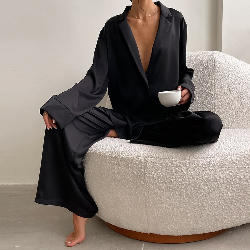 Pijama satinado oversize de dos piezas para mujer – BELLE