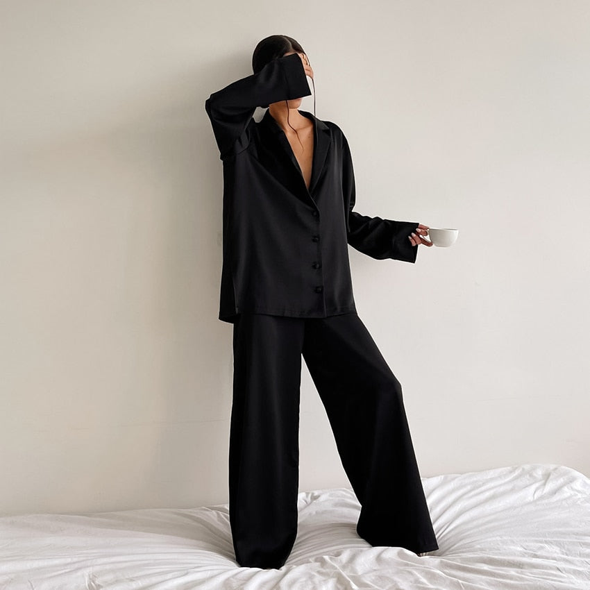 Pijama satinado oversize de dos piezas para mujer – BELLE