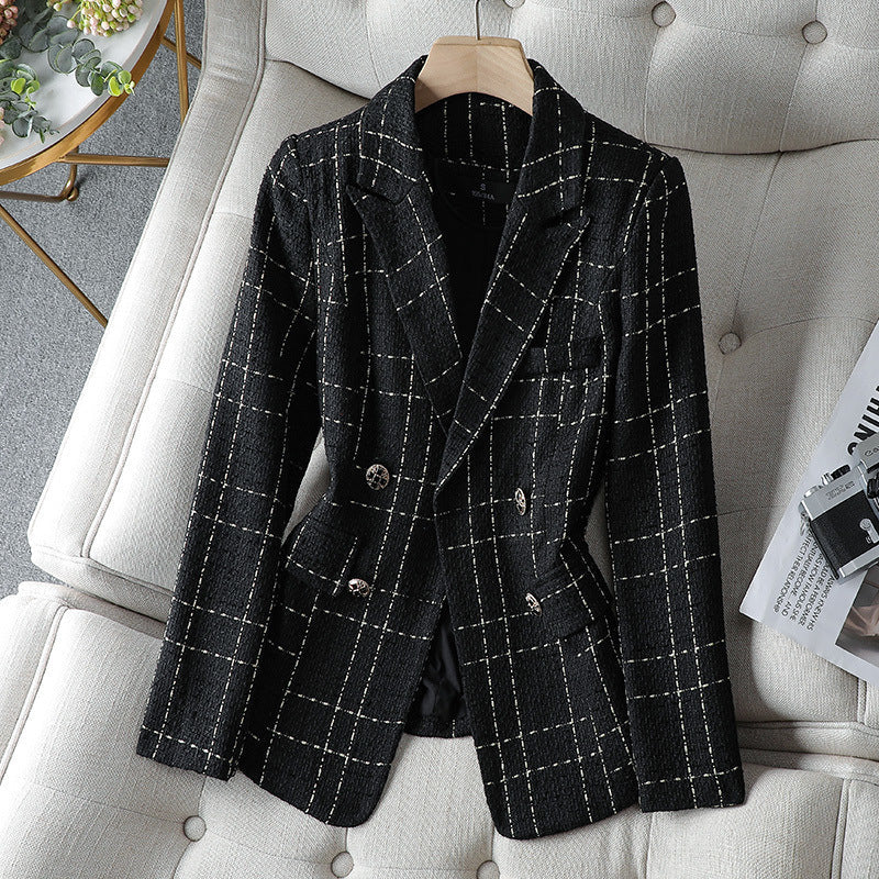 Blazer elegante de mujer con corte entallado y diseño versátil – LUNARA