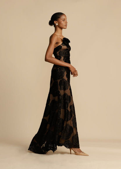 Vestido largo con detalles de volantes y diseño exclusivo – MARCELA
