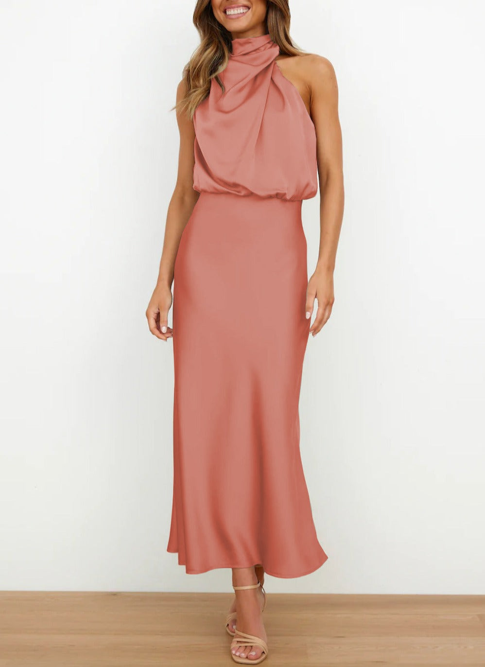 Estella – Vestido midi elegante de satén con cuello drapeado para mujer