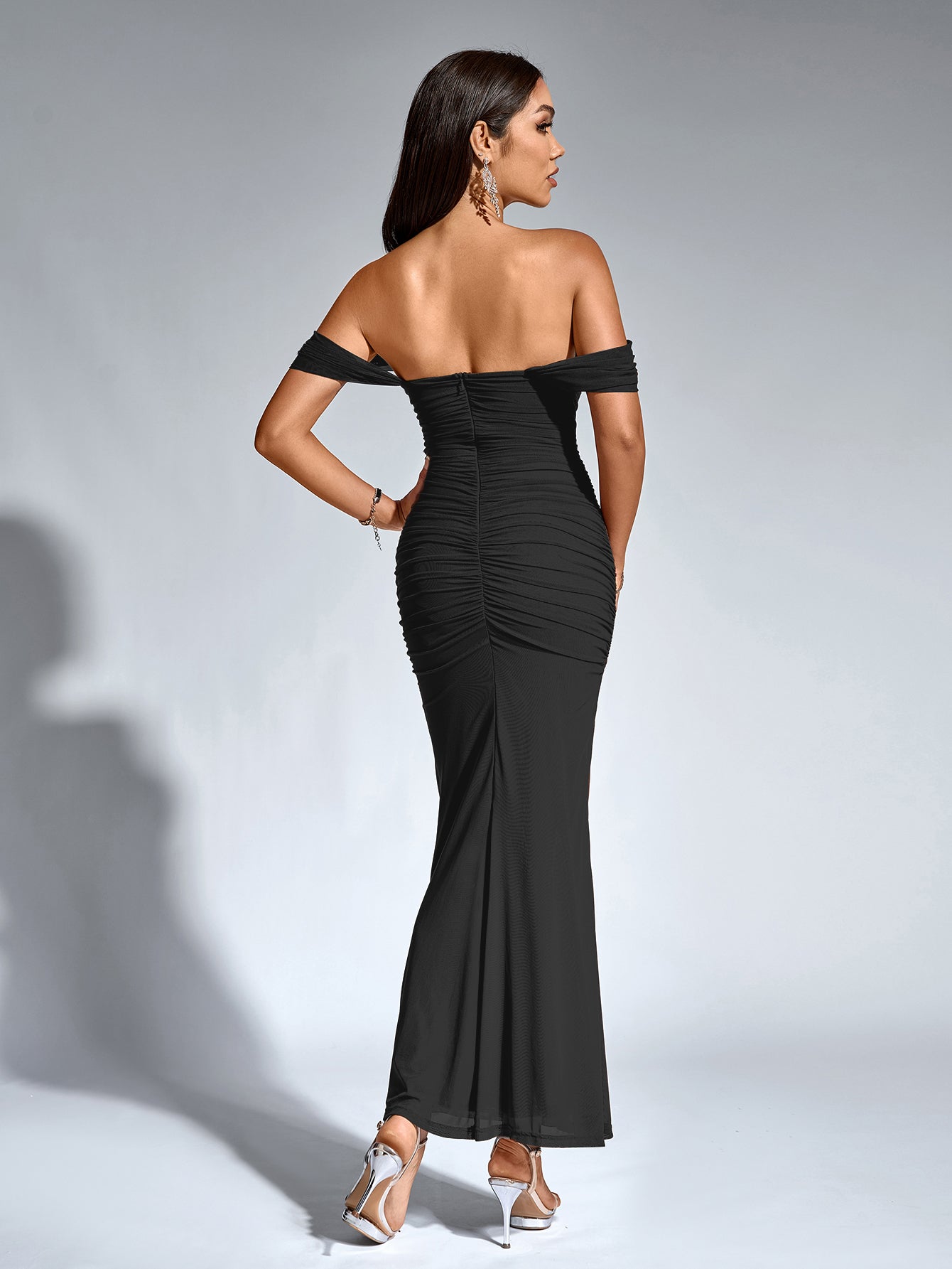 Estela – Vestido largo ajustado con escote de hombros descubiertos para mujer