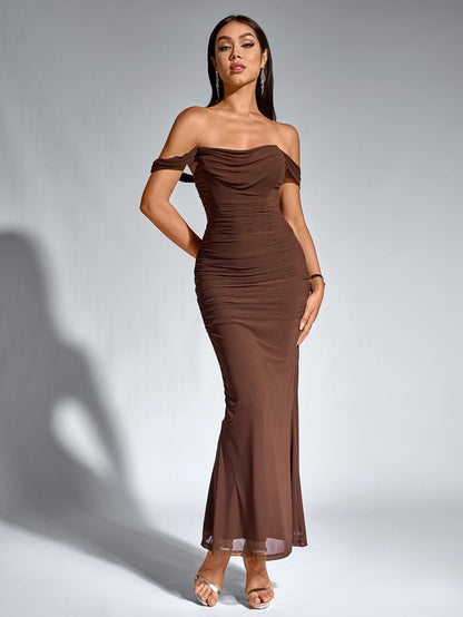 Estela – Vestido largo ajustado con escote de hombros descubiertos para mujer