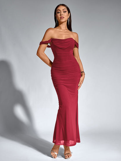 Estela – Vestido largo ajustado con escote de hombros descubiertos para mujer