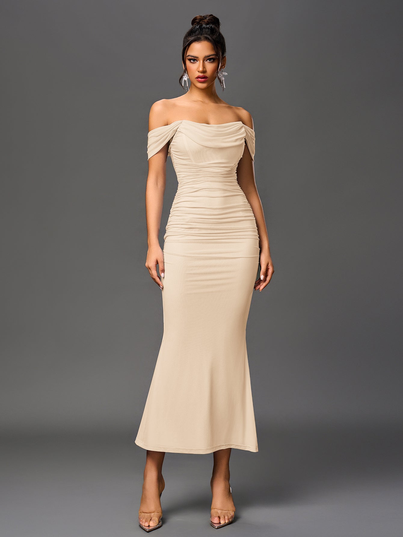 Estela – Vestido largo ajustado con escote de hombros descubiertos para mujer