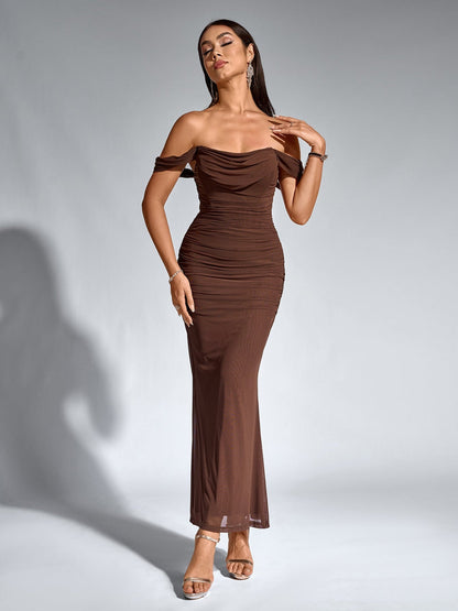 Estela – Vestido largo ajustado con escote de hombros descubiertos para mujer