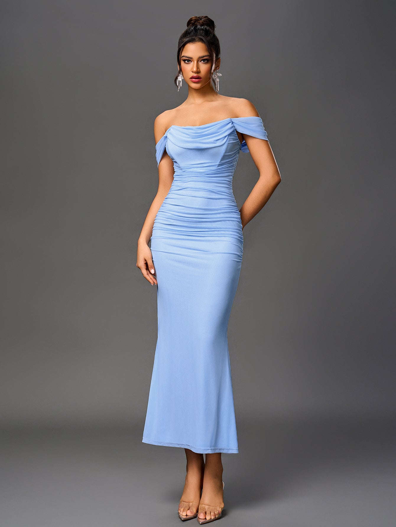 Estela – Vestido largo ajustado con escote de hombros descubiertos para mujer