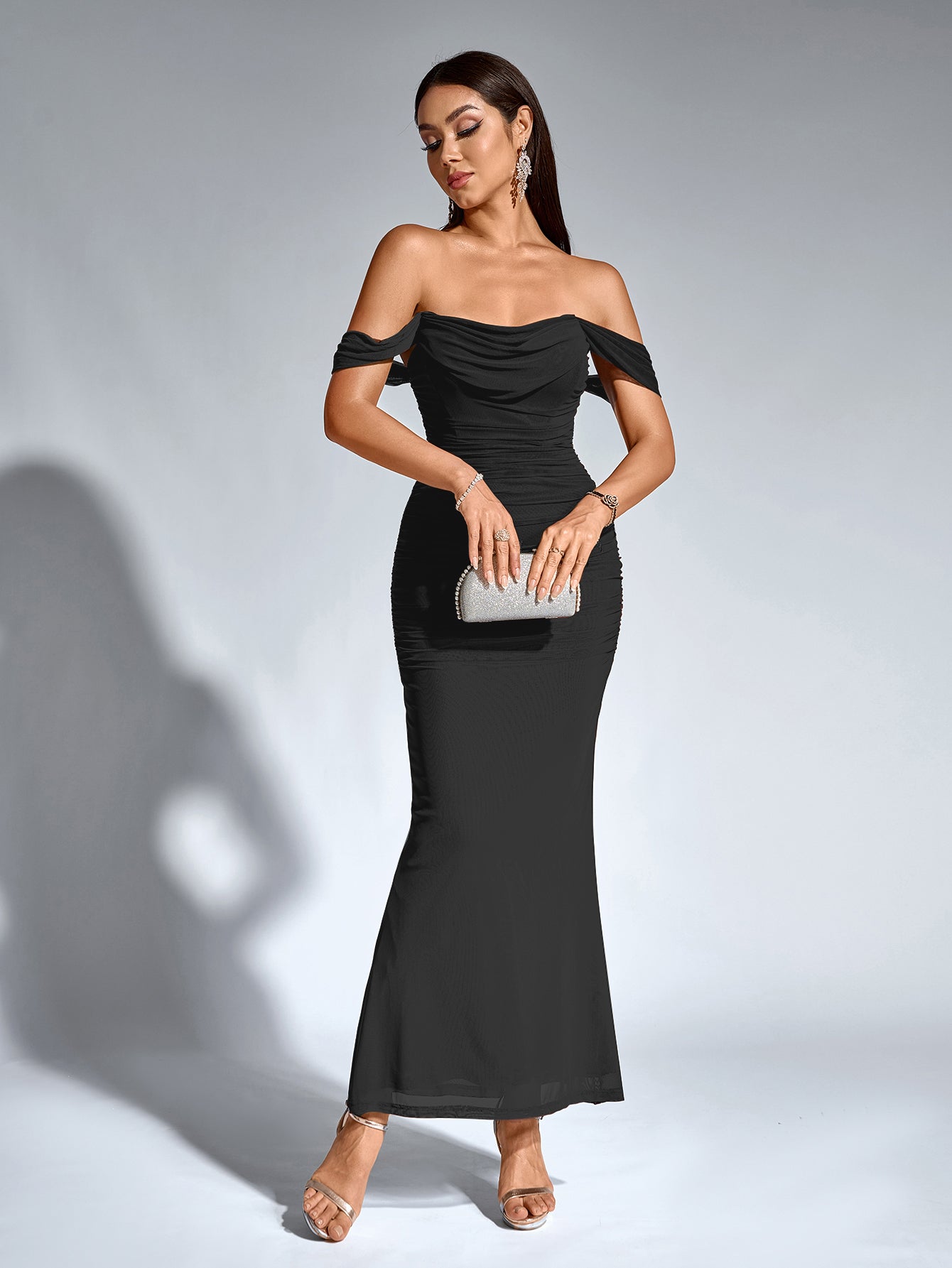 Estela – Vestido largo ajustado con escote de hombros descubiertos para mujer